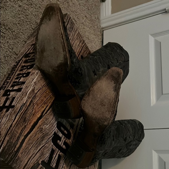 Corral Black Embossed Cowboy Boots - Picture 4 of 5